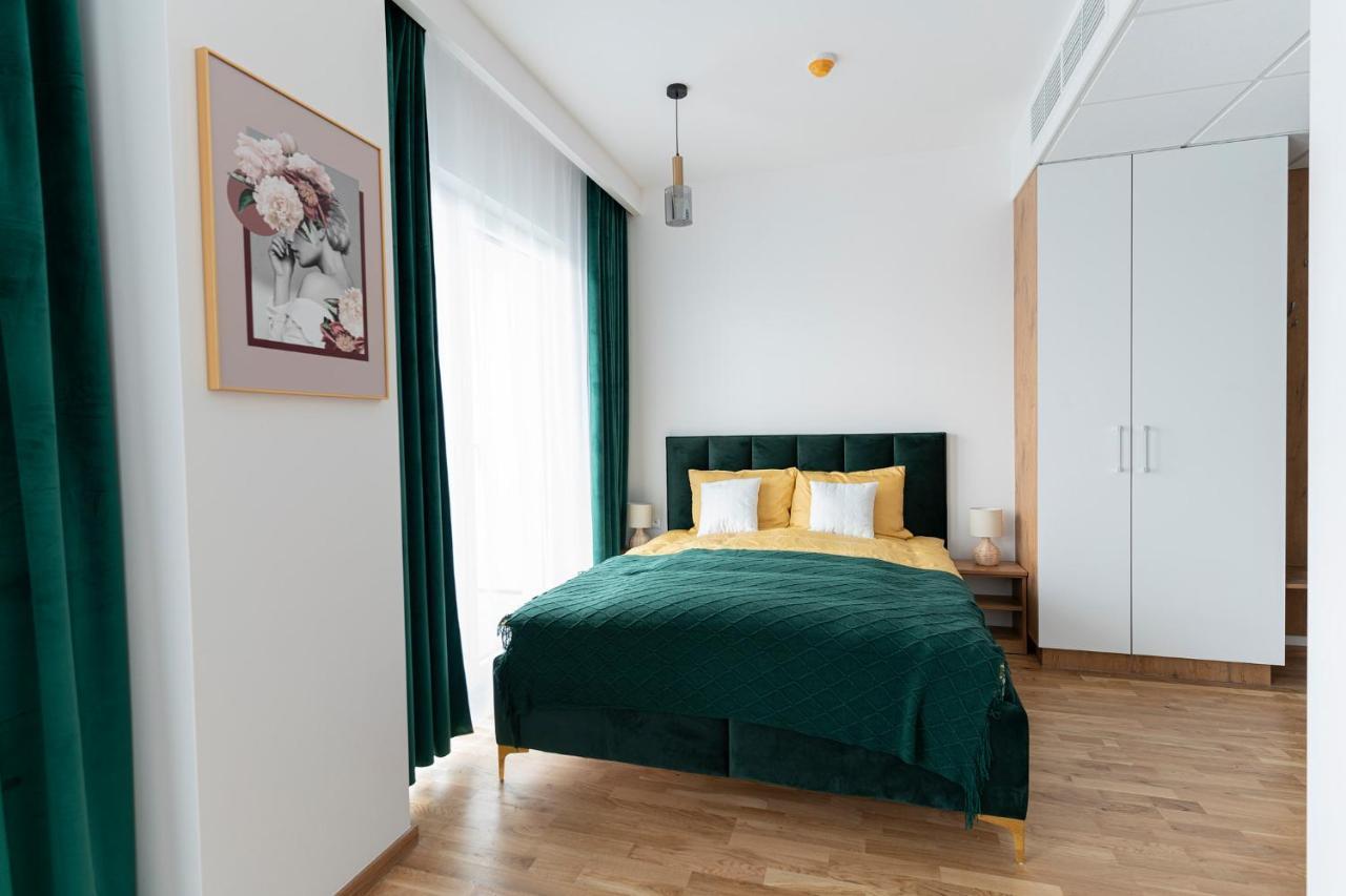 Apartamenty Wola Tower Warsaw Exterior photo