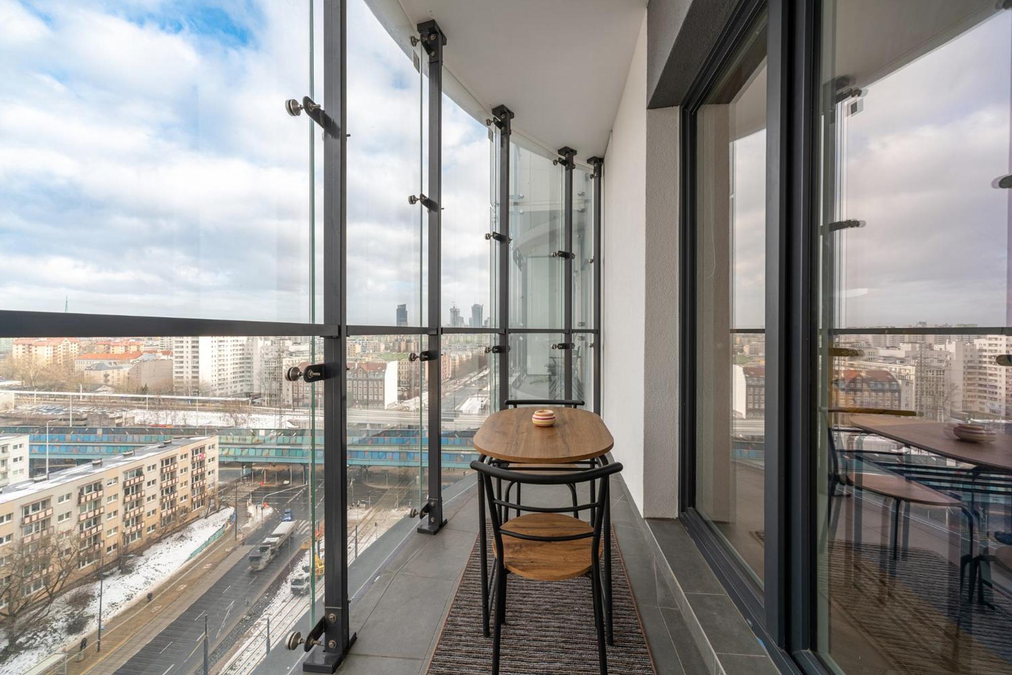 Apartamenty Wola Tower Warsaw Exterior photo