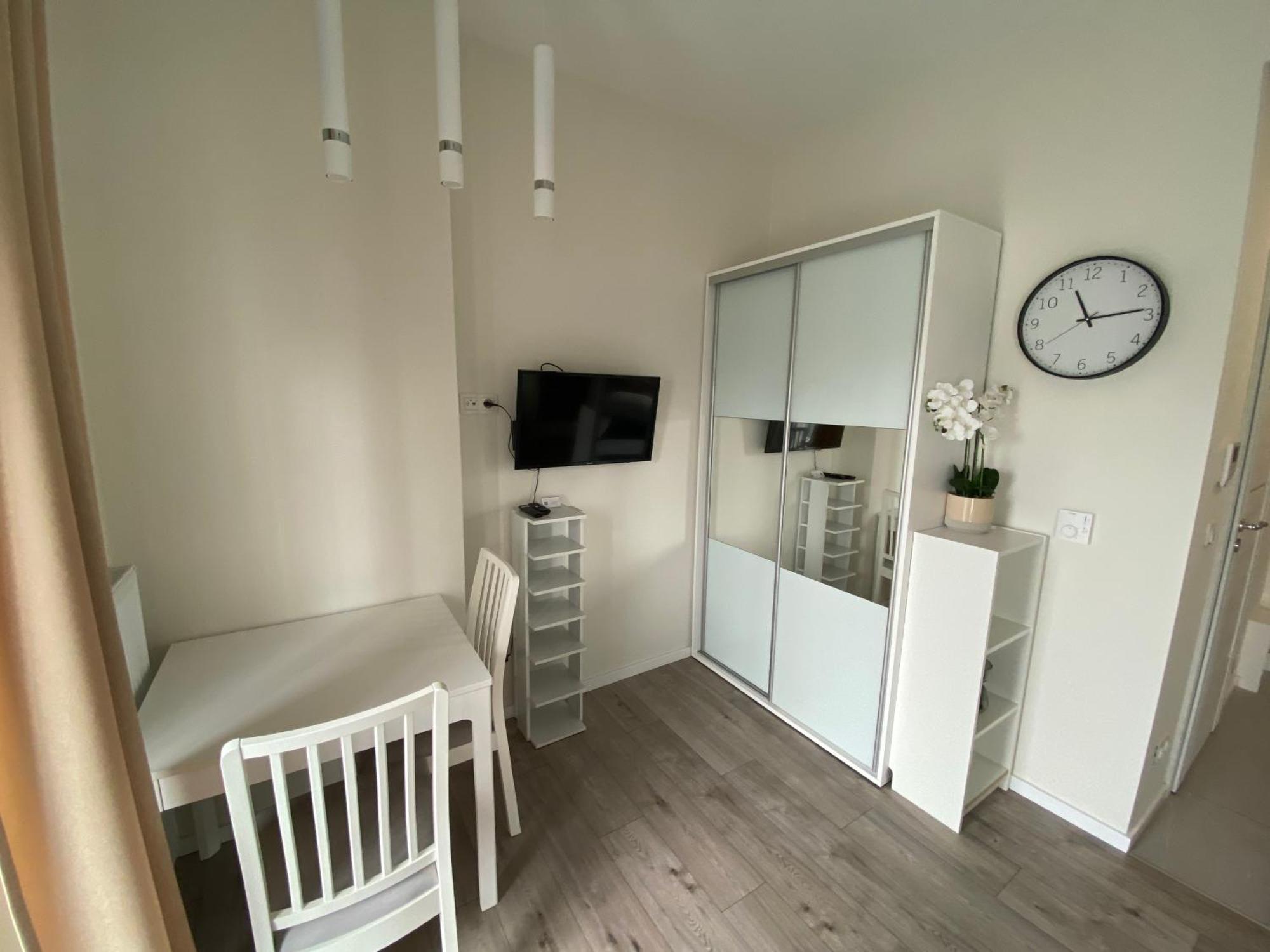 Apartamenty Wola Tower Warsaw Exterior photo
