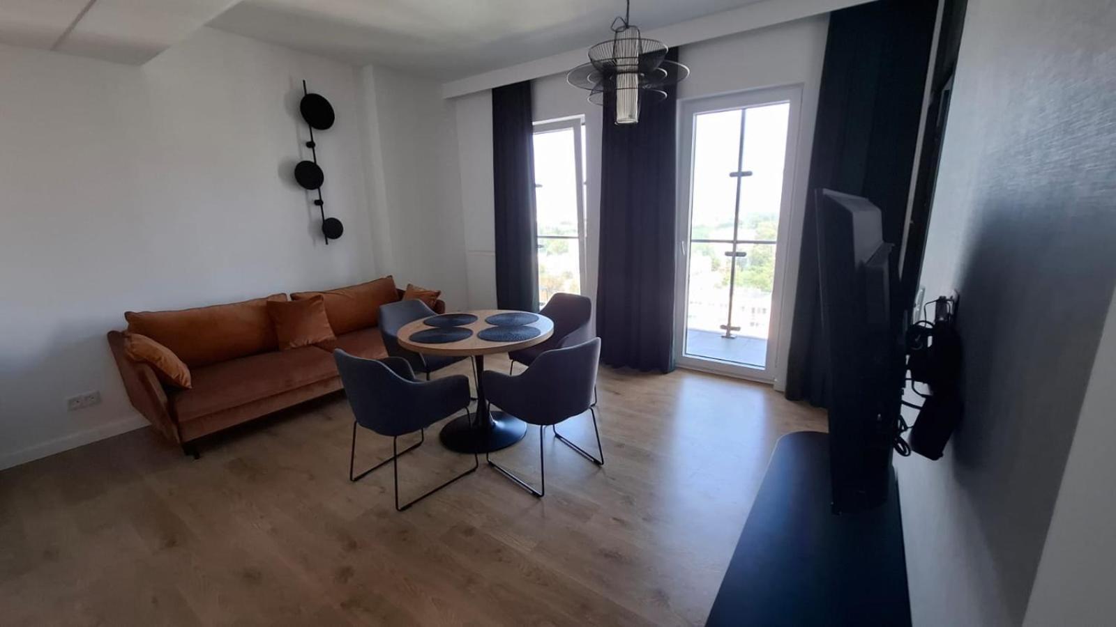 Apartamenty Wola Tower Warsaw Exterior photo