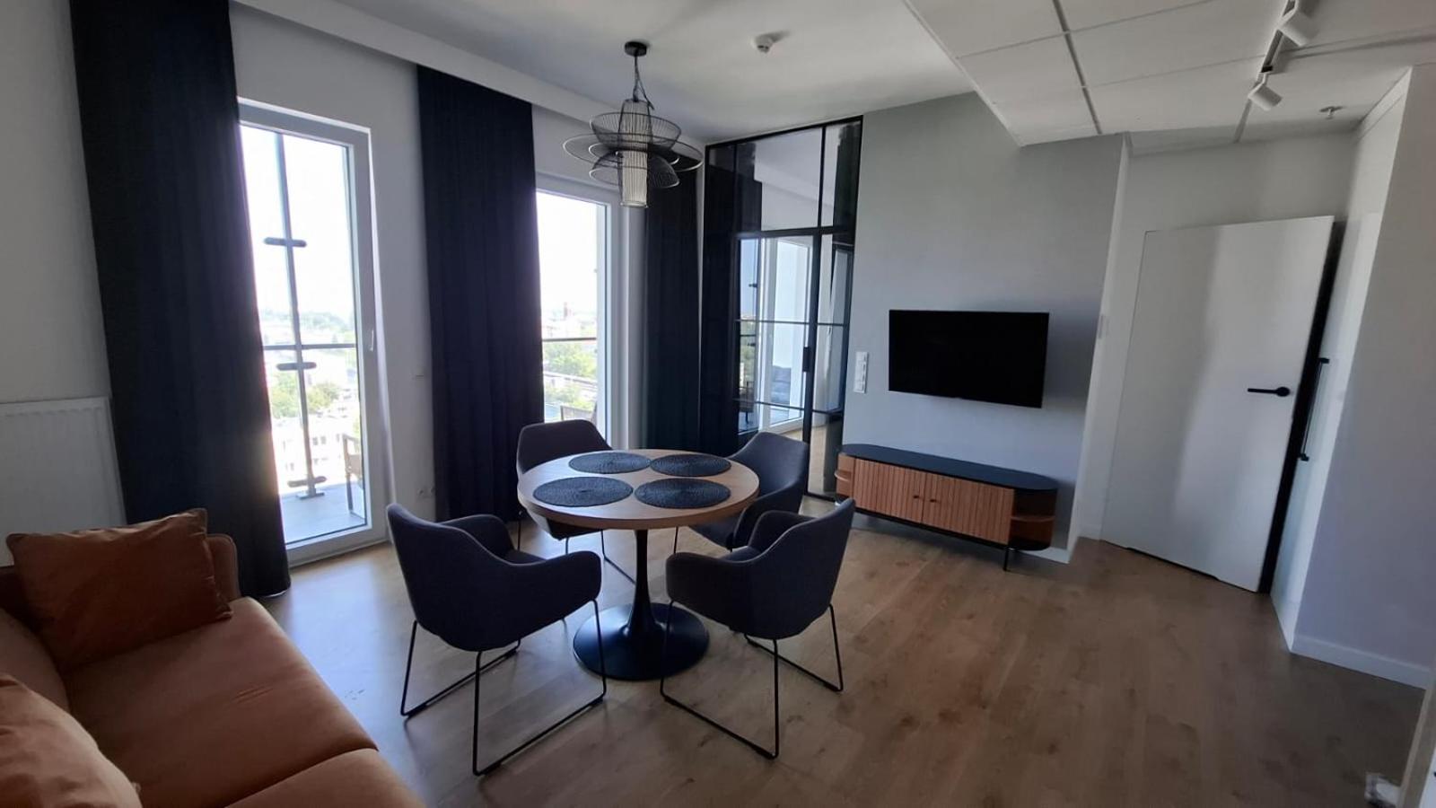 Apartamenty Wola Tower Warsaw Exterior photo